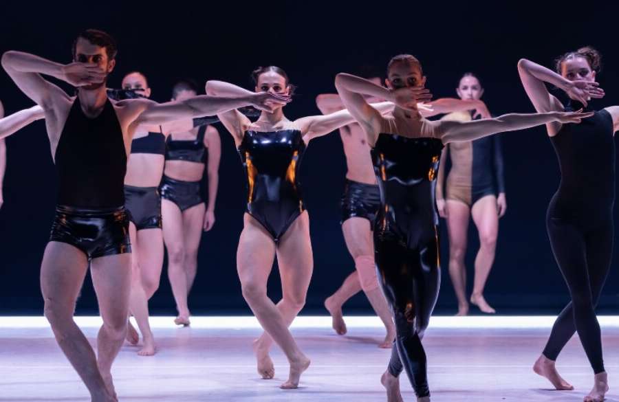 Sydney Dance Company - Spellbound Sydney Dance Company - Spellbound