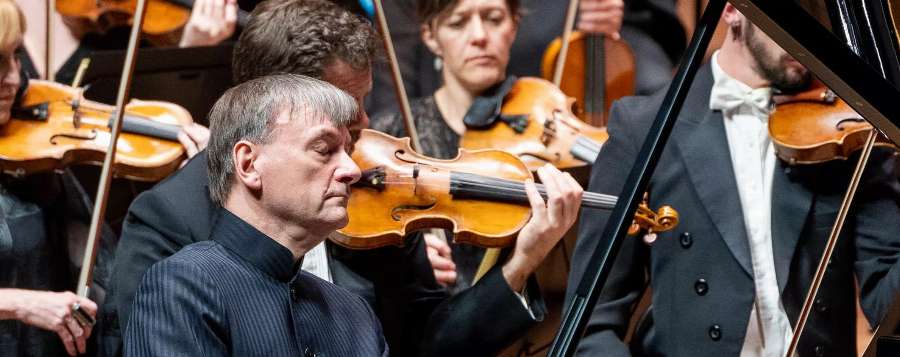 Sydney Symphony Orchestra - Stephen Hough performs Mendelssohn