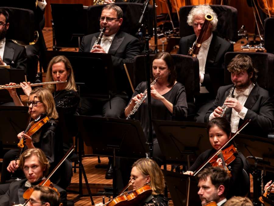 Sydney Symphony Orchestra - The Sydney Symphony Orchestra Performs Dvorak and Strauss